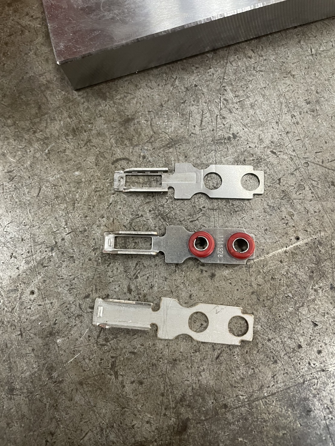 以沖床加工協助客戶開模製作小零件，成功實現 Cost Down！